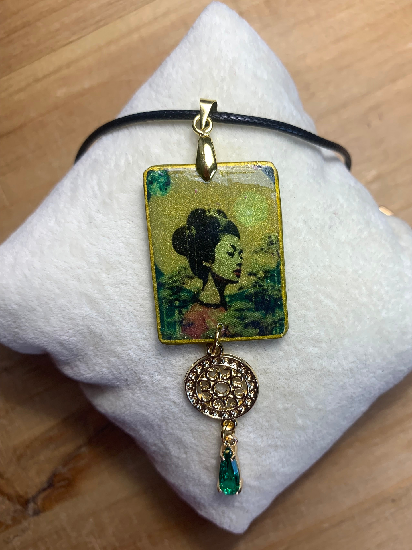 Golden Geisha Dreams necklace