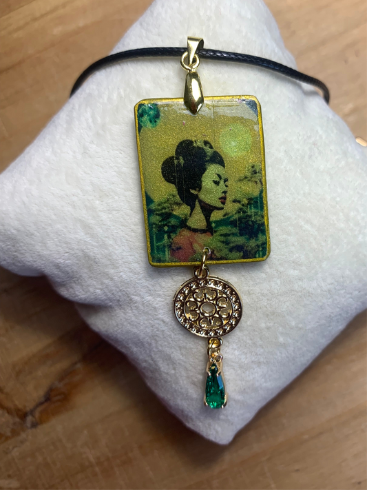 Golden Geisha Dreams necklace