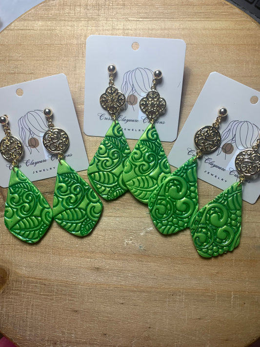 Hispanic flair pearl green earrings