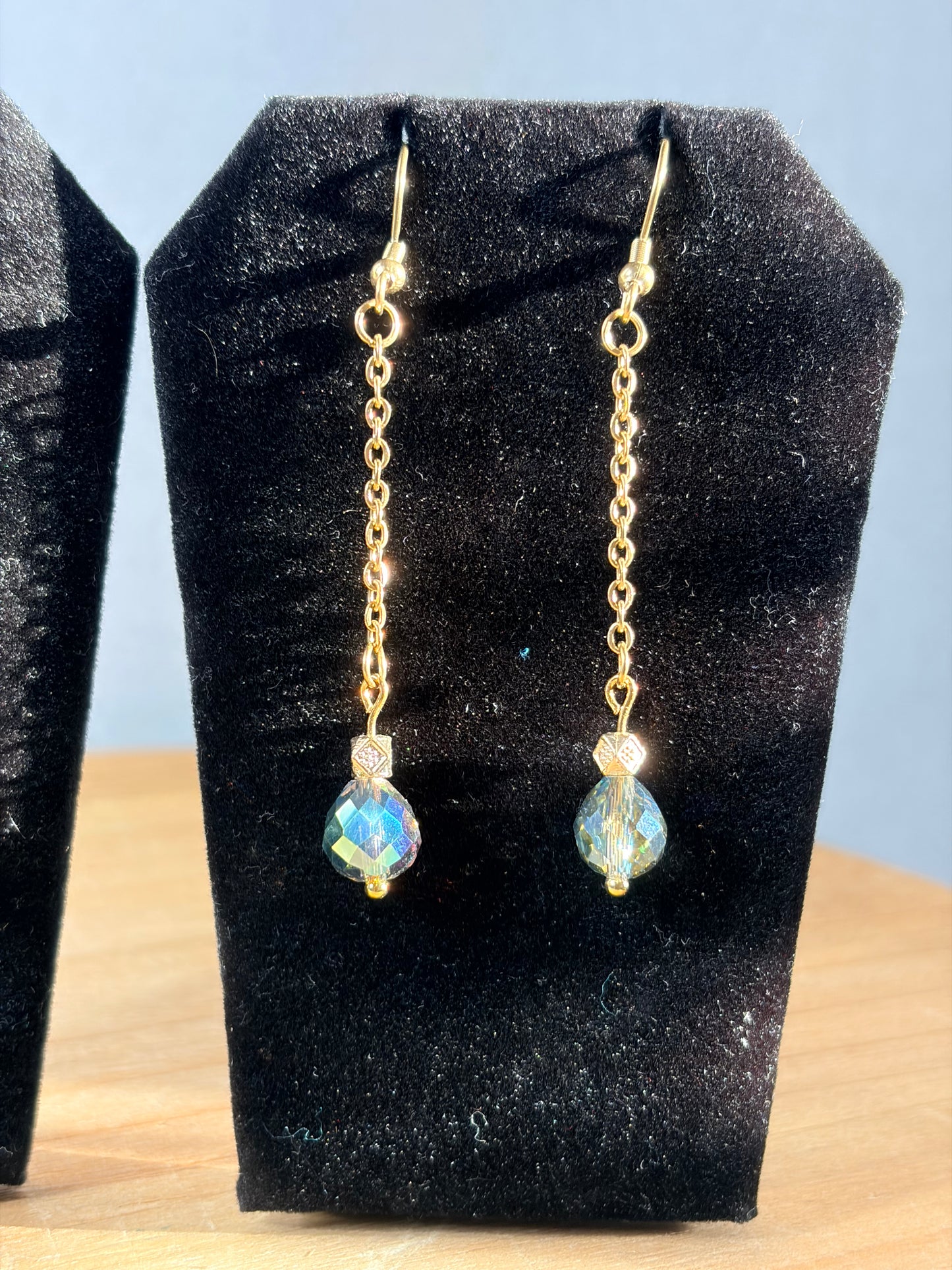 Cystal teardrop earrings gold