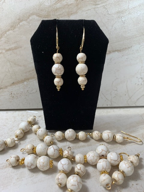 White stone gold vein earrings