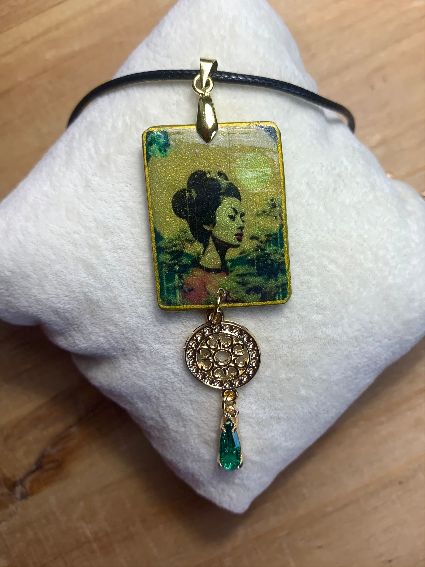 Golden Geisha Dreams necklace