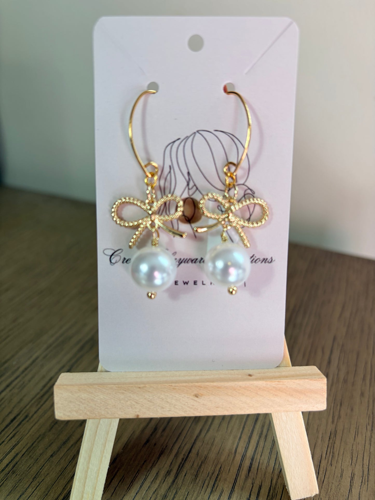 Pearl with gold bow earrings