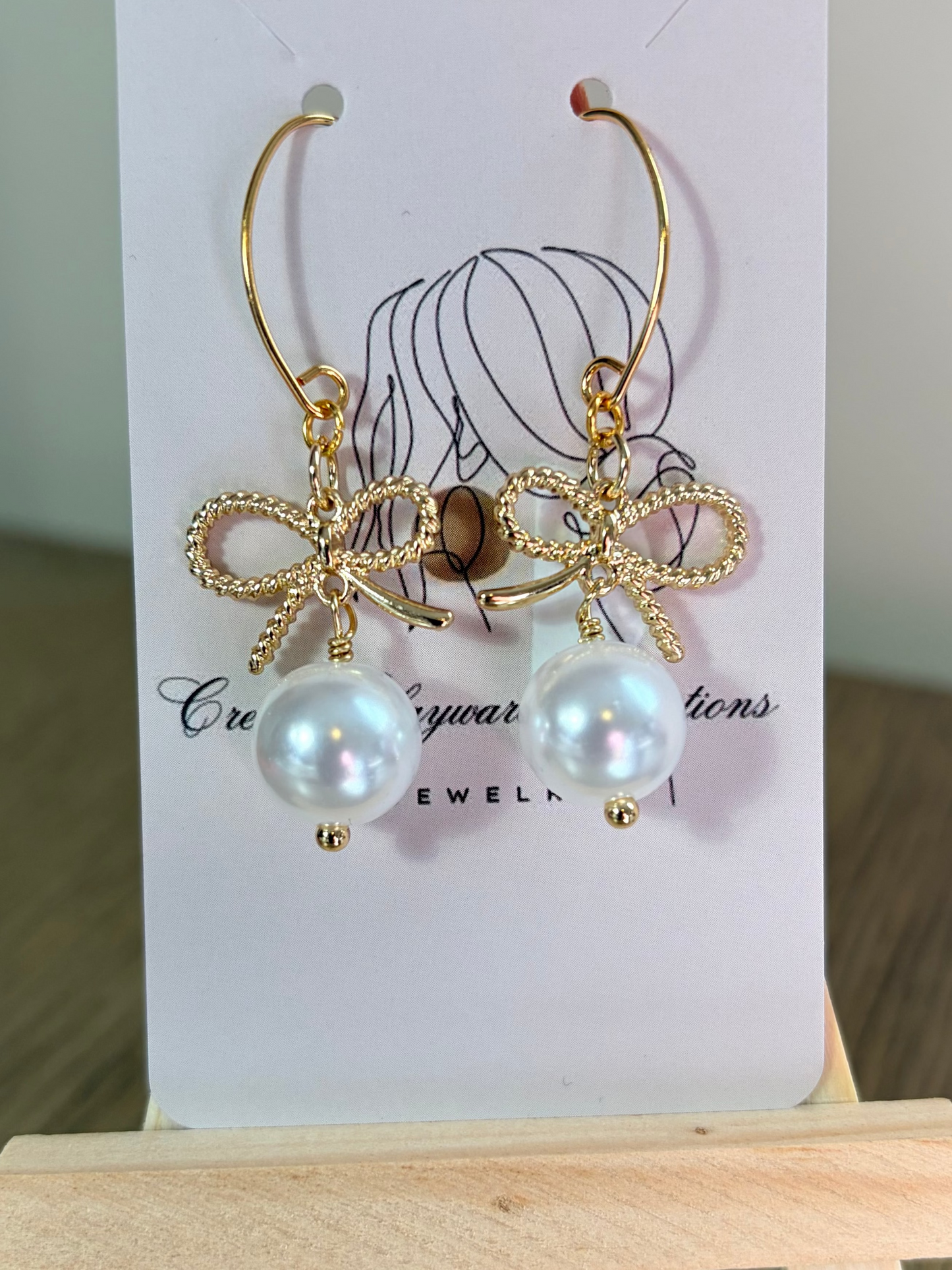 Pearl with gold bow earrings